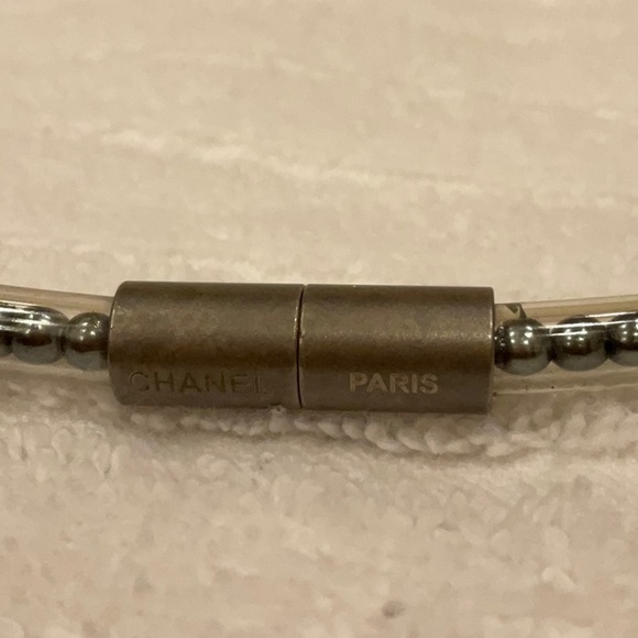 CHANEL PEARL IN A TUBE NECKLACE 27” MAGNETIC CLOSING - Picture 3 of 4